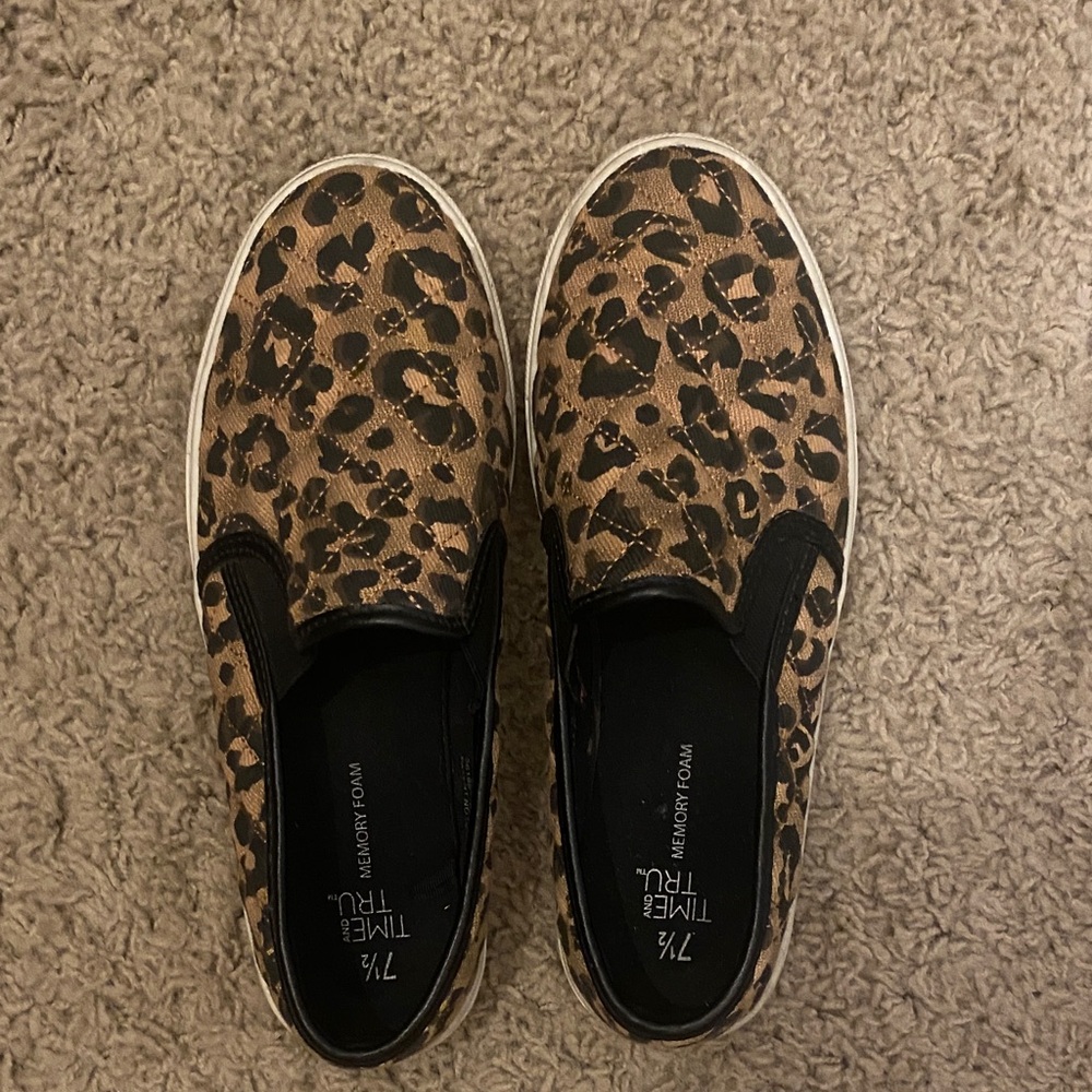 Time and Tru Women's Leopard Print Slip-On Sneakers